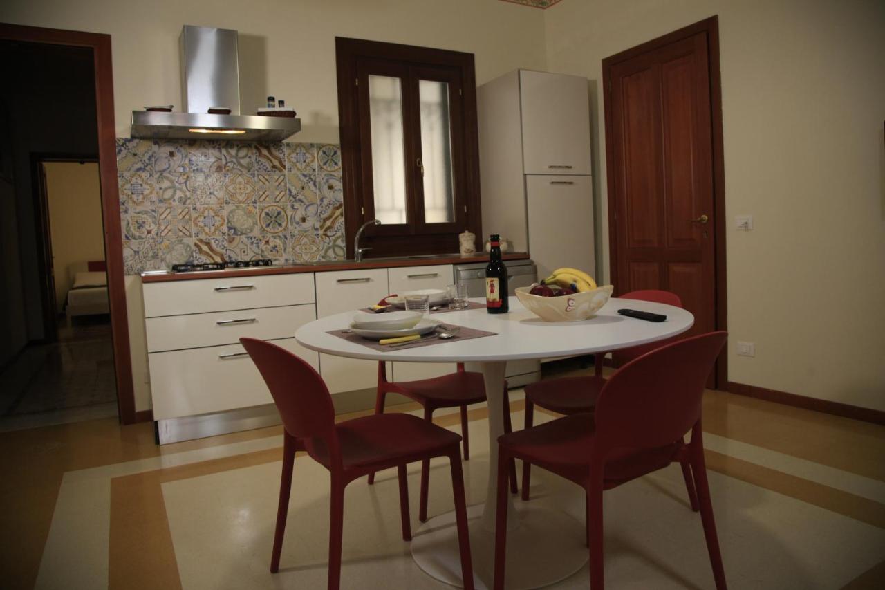 Vespri 15 Apartments Trapani Esterno foto