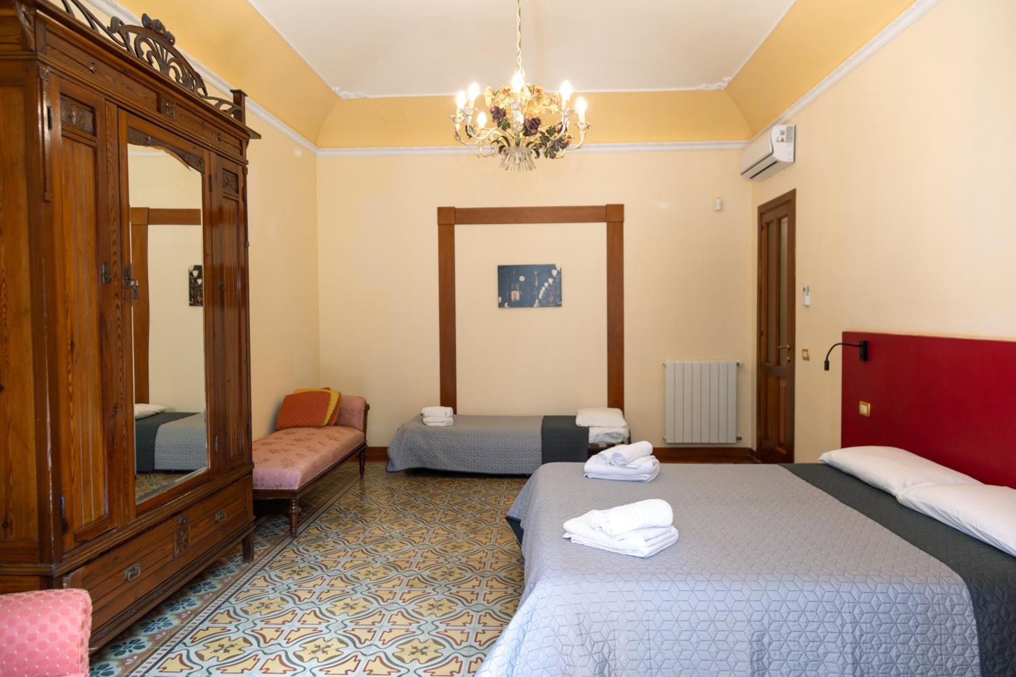 Vespri 15 Apartments Trapani Esterno foto